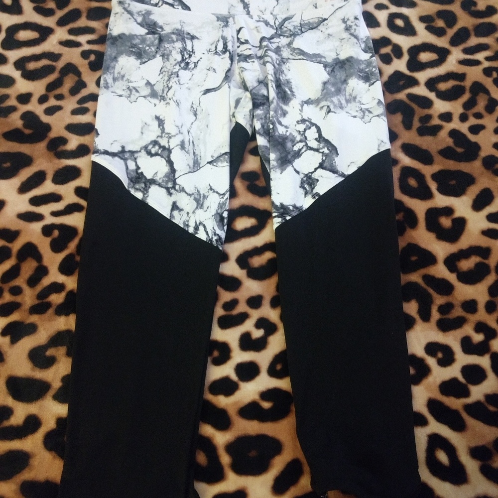 NEW VS PINK Ultimate Large Bar Tacked Leggings